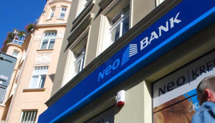British “neobank” Revolut To Explore Crypto Integration, Banking License