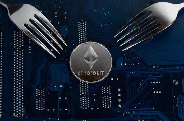 Ethereum_Fork_800px
