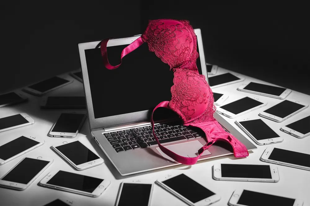 Altcoins This Week: Adult Industry Towards Tokenization, Zcash Plans Hard Fork In October And More